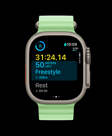 Apple Watch Ultra 3, přírodní barva, titanové pouzdro, aplikace Cvičení, karta vlastního cvičení, zobrazení Nadcházející, neonově zelený Oceánský řemínek