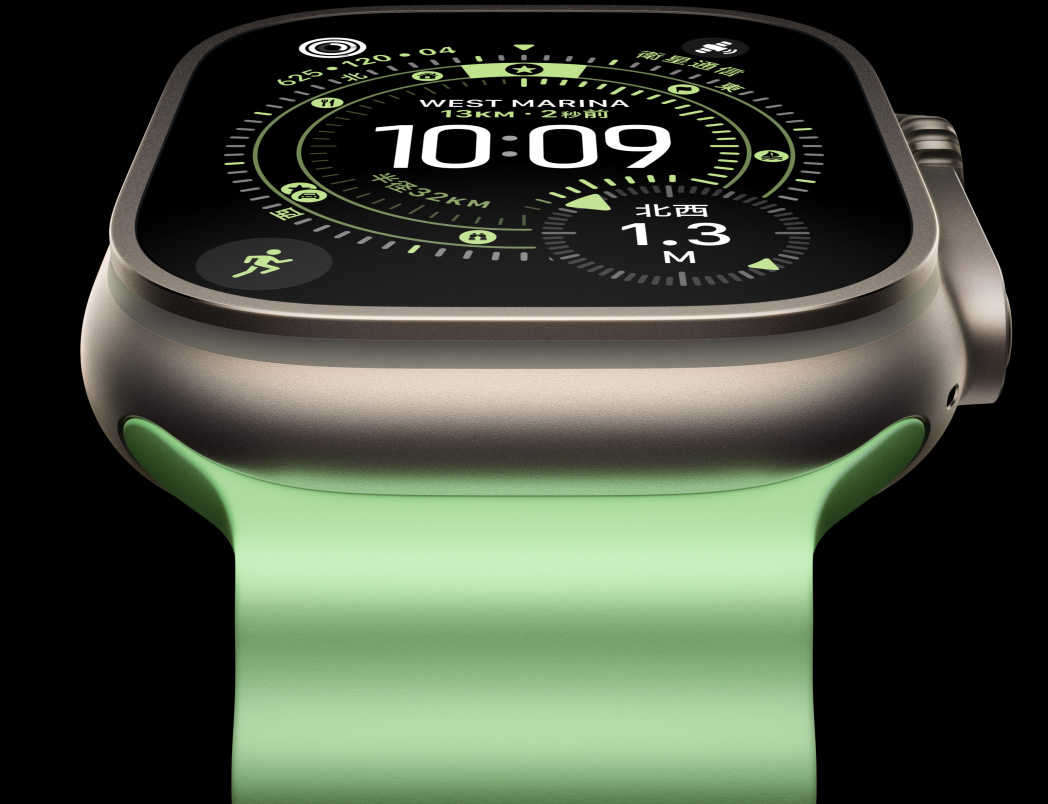 Apple Watch Ultra 3、チタニウムケース、カラーはナチュラル、オリエンテーリングの文字盤上のコンパス、ネオングリーンのオーシャンバンド