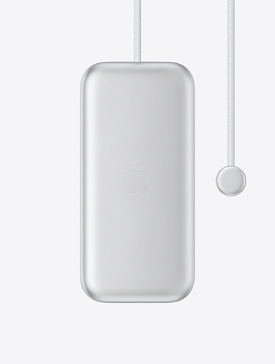بطارية Apple Vision Pro، الجزء الخارجي، شعار Apple في الوسط، كابل طاقة مدمج مع موصل دائري في أحد الطرفين، مؤشر LED على الموصل