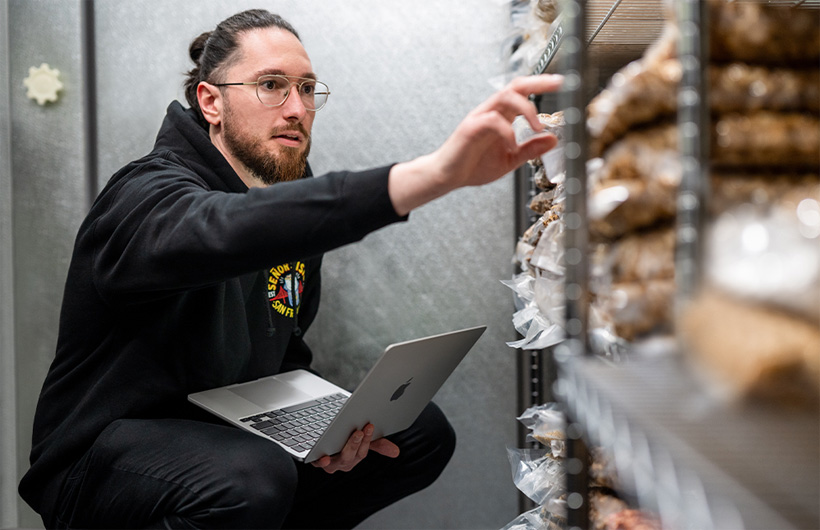 Señor Sisig hanterar processer för lagerhantering, mottagning och distribution med hjälp av Apples teknik.