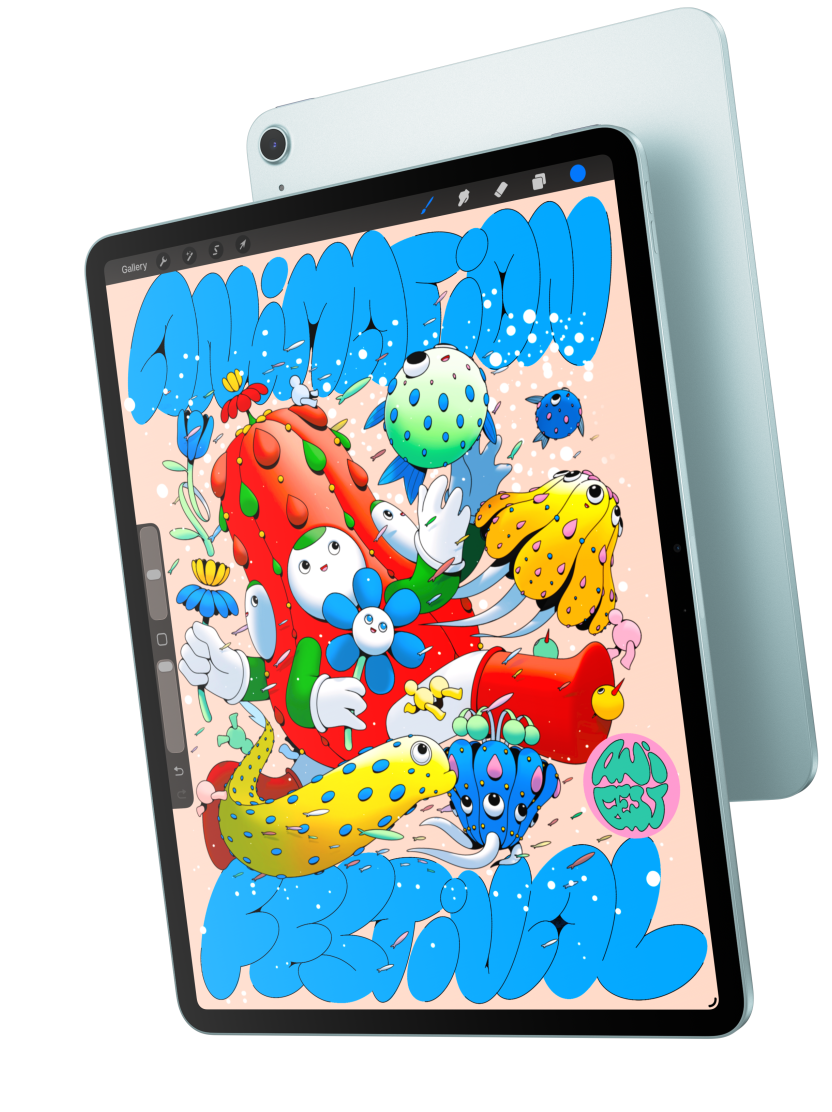 Vỏ ngoài mặt trước của iPad Air hiển thị phiên bản 13 inch đang chạy ứng dụng Procreate và nằm chồng lên vỏ ngoài mặt sau của iPad Air màu xanh dương
