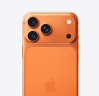 Prikaz stražnje strane iPhonea 17 Pro u kozmički narančastoj boji, sa sustavom kamera Pro Fusion na izdignutom dijelu pri vrhu
