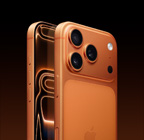 iPhone 17 Pro u kozmički narančastoj boji, prikaz stražnje strane pod kutom, sustav kamera Pro Fusion na izdignutom dijelu pri vrhu, tipka kontrole kamere, prikaz prednje strane uređaja koju u cijelosti prekriva ekran, tipka postupka i tipka za glasnoću
