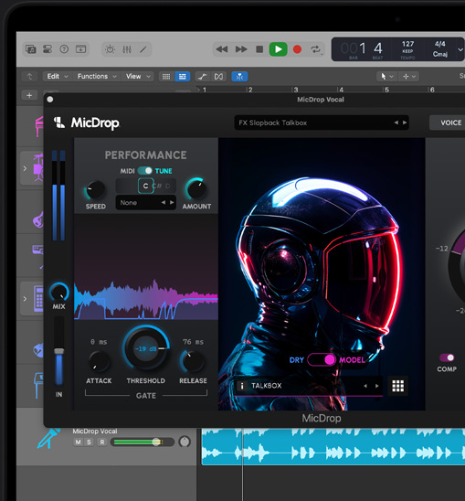 محتوى شاشة جهاز MacBook Pro يوضح المكون الإضافي MicDrop وهو يستخدم ميزات الذكاء الاصطناعي لتعديل تسجيل صوتي في تطبيق Logic Pro