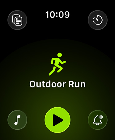 Das neue Layout der Trainingsapp mit grünen Tasten in jeder Ecke für den Zugriff auf Hinweise, Musik, Erlebnisse, eigene Trainings und Messwerte vor einem schwarzen Hintergrund. In der Mitte ein grünes Läufersymbol mit dem Schriftzug „Laufen outdoor“ in weißen Buchstaben und einer grünen Wiedergabetaste darunter